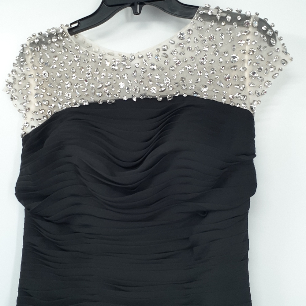 BRIDESS Scoop Neck Ruched Sheath Dress - Picture 7 of 12